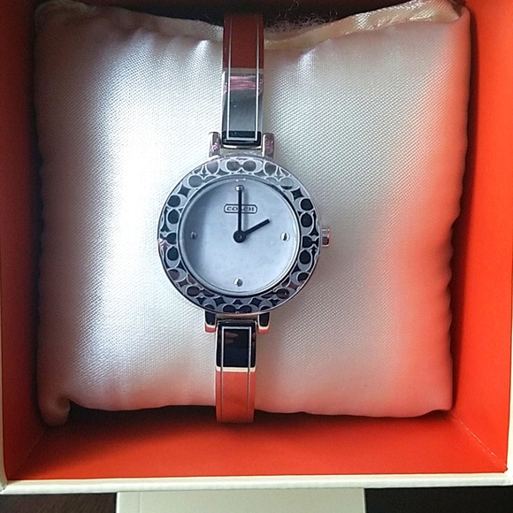New Coach ladies watch - Picture 1 of 2